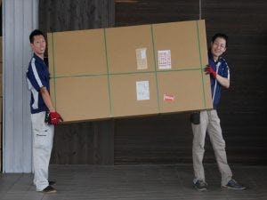 蓋身式ダンボールの持ち方