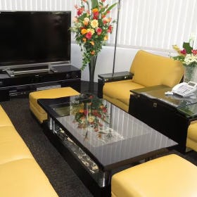 オフィスの応接用ガラス  - テーブル天板用強化ガラス／応接室のテーブルに④
