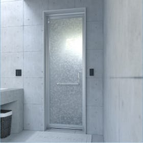 浴室のドアに「アルミ框・枠付き強化ガラスドア」を使用した事例(3)