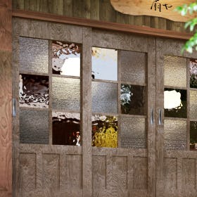 旅館の入口に「昭和型板ガラス」を使用した事例(2)