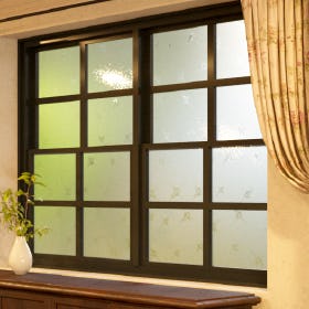 客室の窓に「昭和型板ガラス」を使用した事例