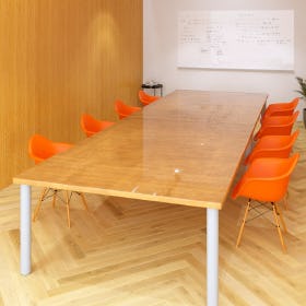 会議室の机にテーブル天板 強化ガラス(グレー)が使用された事例
