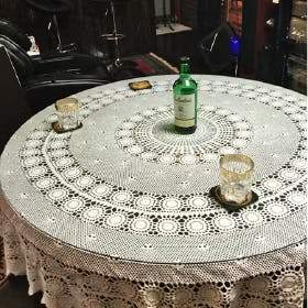 レストランのテーブルにテーブル天板 強化ガラス(クリア)が使用された事例(1)