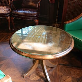 レストランのテーブルにテーブルマット用 アクリル(ガラス色)が使用された事例