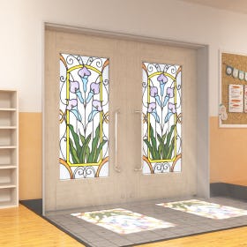 保育園・幼稚園の玄関ドアにステンドグラスが使用された事例