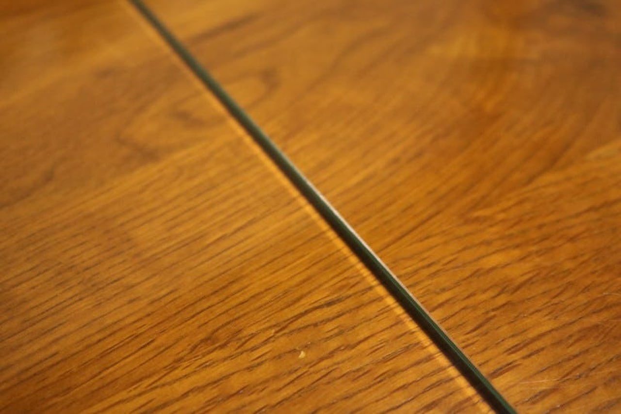 テーブルトップのフロートガラスつなぎ目 (2)