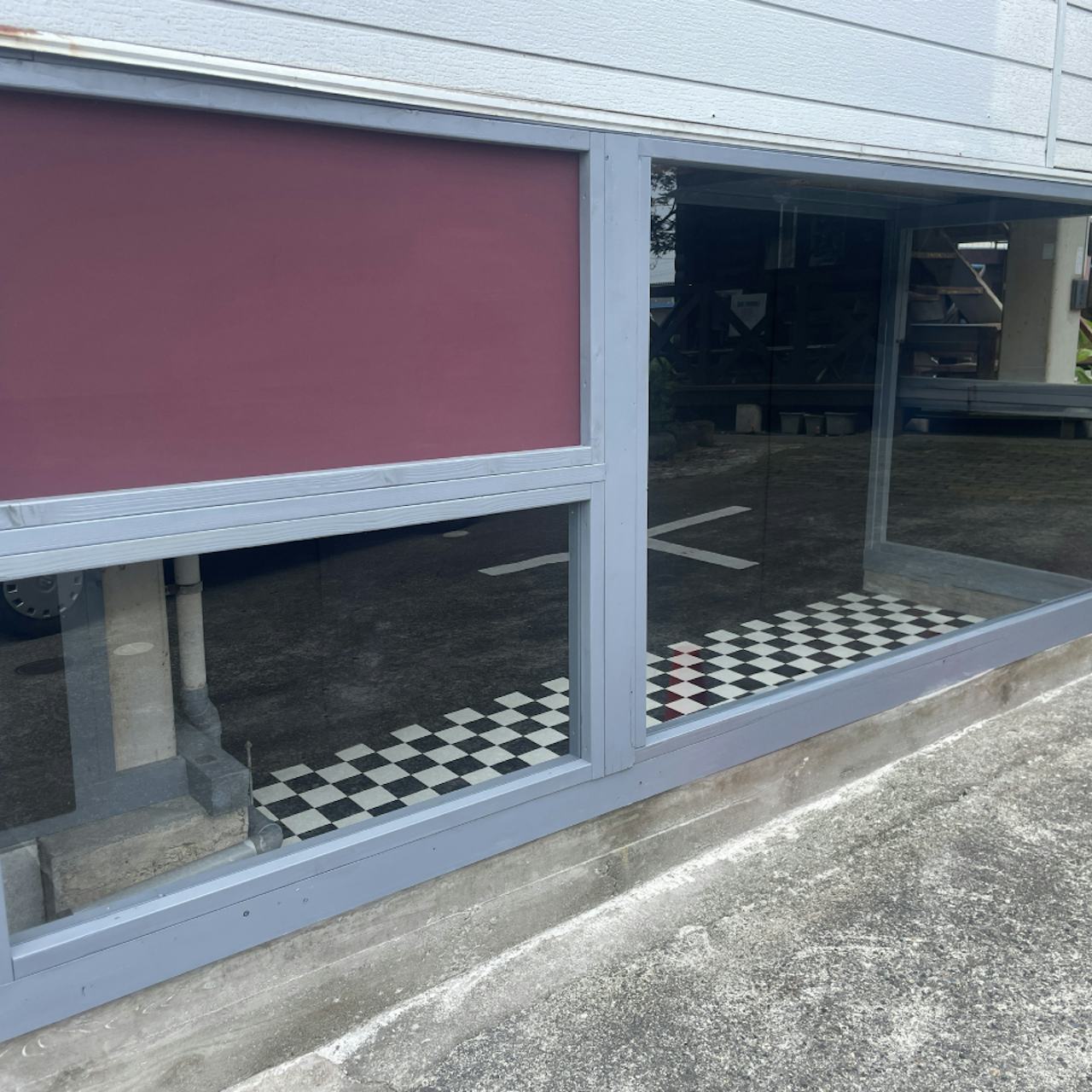 地震や台風に強い窓ガラス「強化ガラス」を、事務所の窓に使用した事例