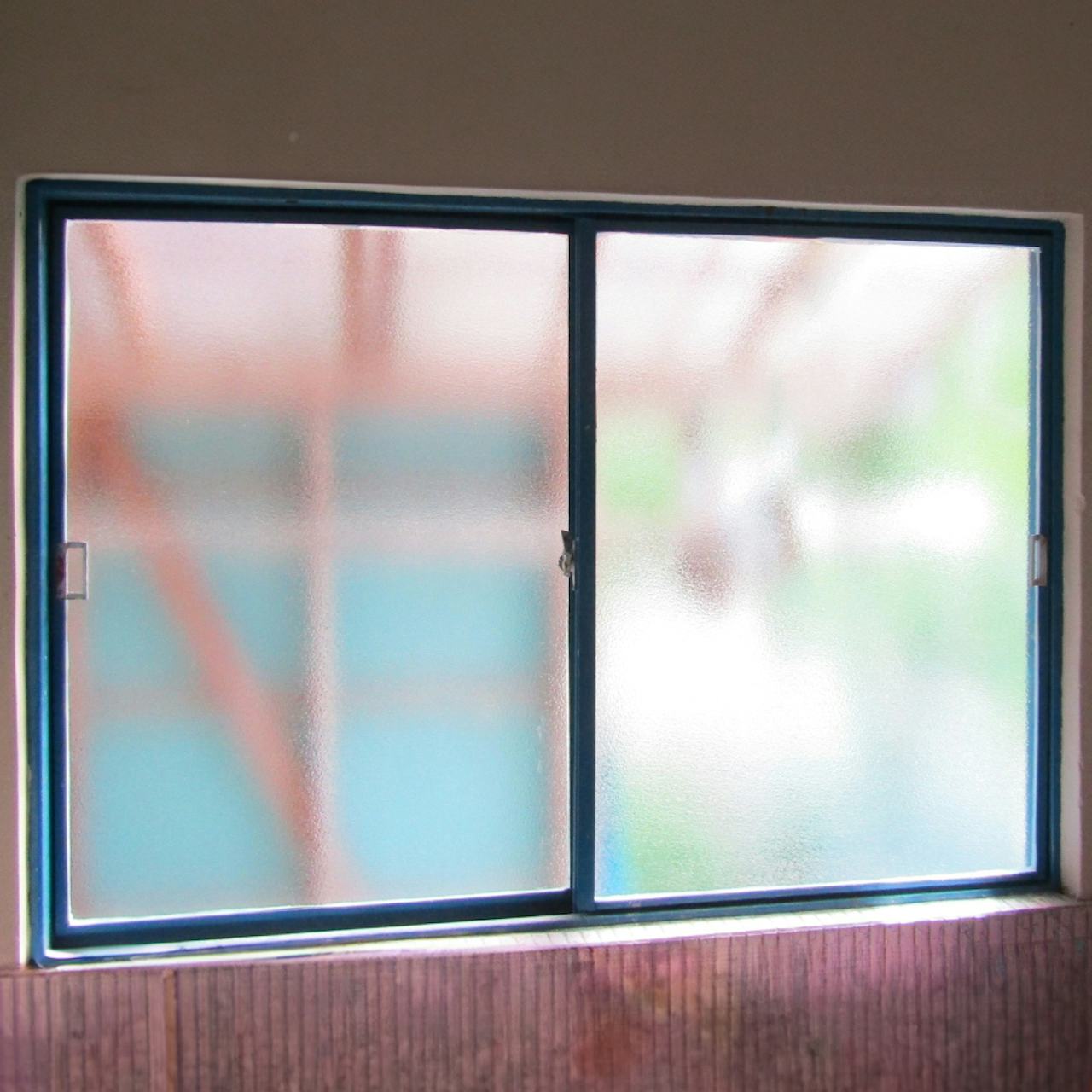 住宅の窓ガラスに台風・地震対策におすすめの「防犯ガラス」を使用した事例
