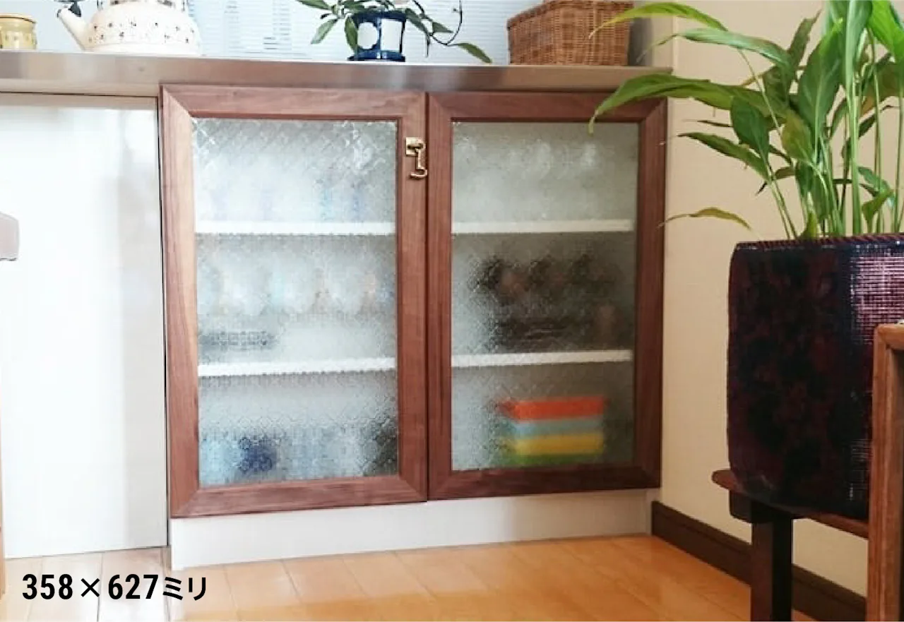 フローラガラス - 使用事例：収納棚の扉に