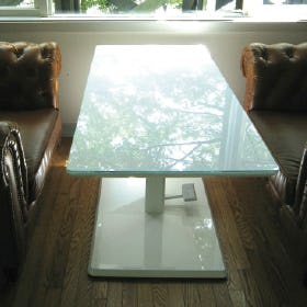 高透過ガラス - 使用事例：テーブルトップに