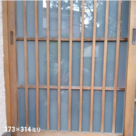 すりガラス(曇りガラス) - 使用事例:玄関の引き戸に