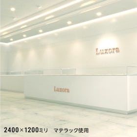 ホワイトガラス(ラコベル・マテラック) - 使用事例:ブラインドショップの壁面に/マテラック使用