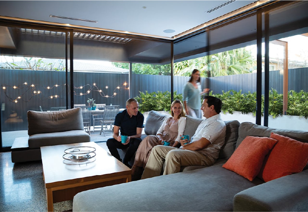 大開口・窓の網戸「Centor スクリーンシステム」 - リビングの窓に使用した事例