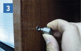 「透明ガラス:棚受けダボセット(木地用)」の取り付け方③/ダボを取り付ける