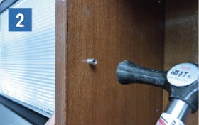 「透明ガラス:棚受けダボセット(木地用)」の取り付け方②/埋め込みネジを取り付ける