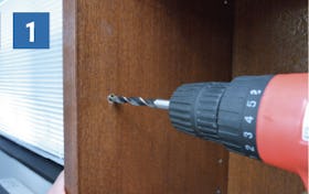 「透明ガラス:棚受けダボセット(木地用)」の取り付け方①/下穴をあける