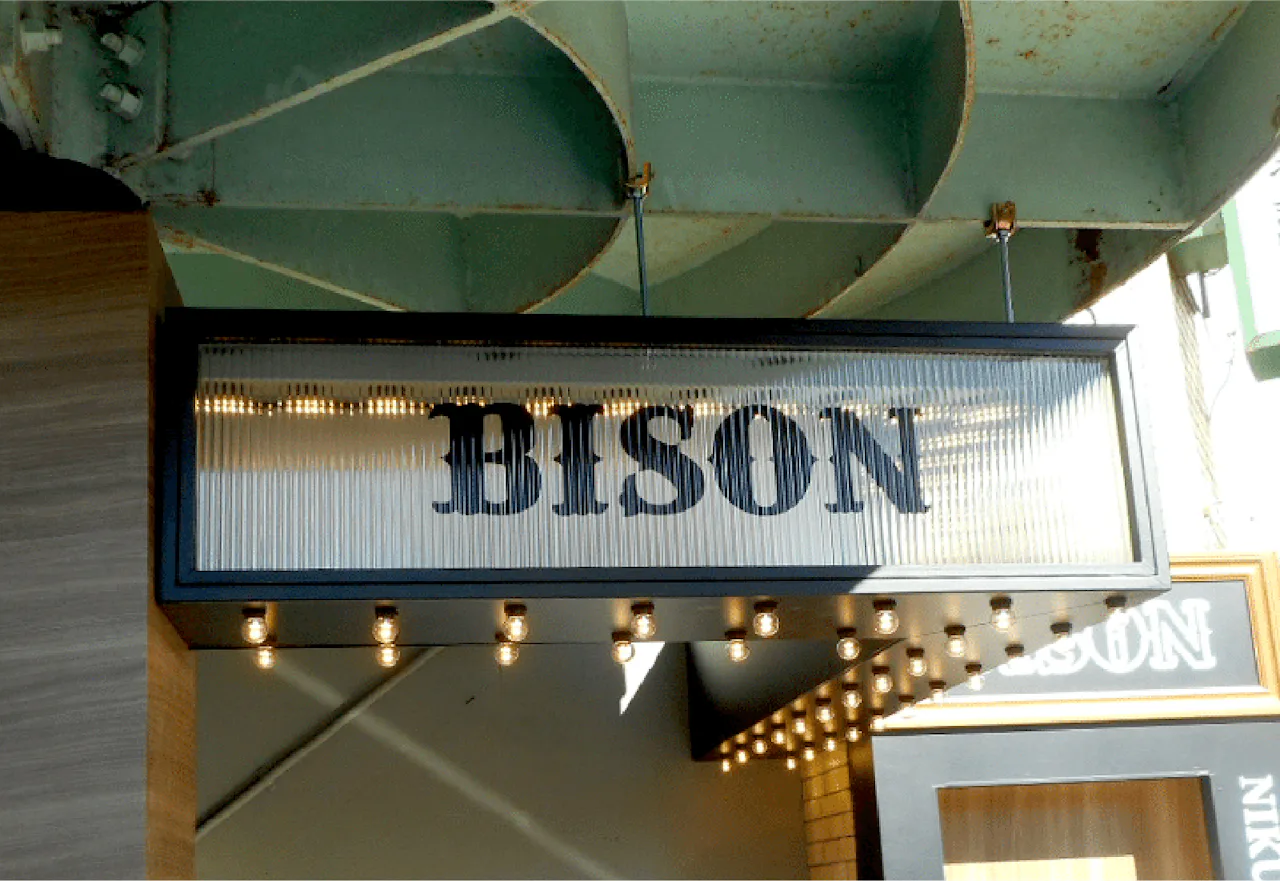 モールガラスの使用事例／店舗看板に