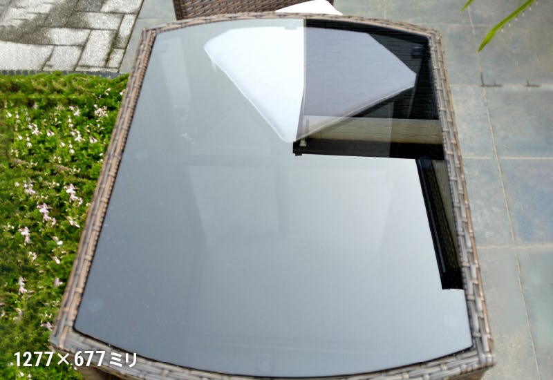 ガーデンテーブルに「テーブル天板用 強化ガラス(ブラック)」を使用した事例
