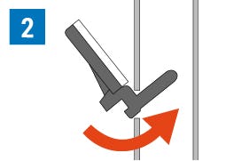 ガラス棚板ブラケットの取付方法②ブラケットの頭部をスリットに対し垂直に差し込む