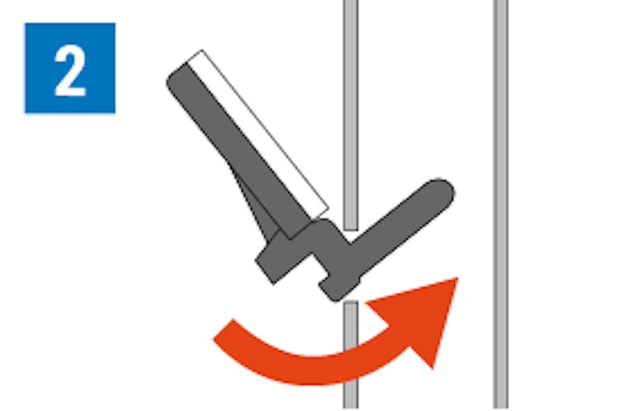 ガラス棚板ブラケットの取付方法②ブラケットの頭部をスリットに対し垂直に差し込む