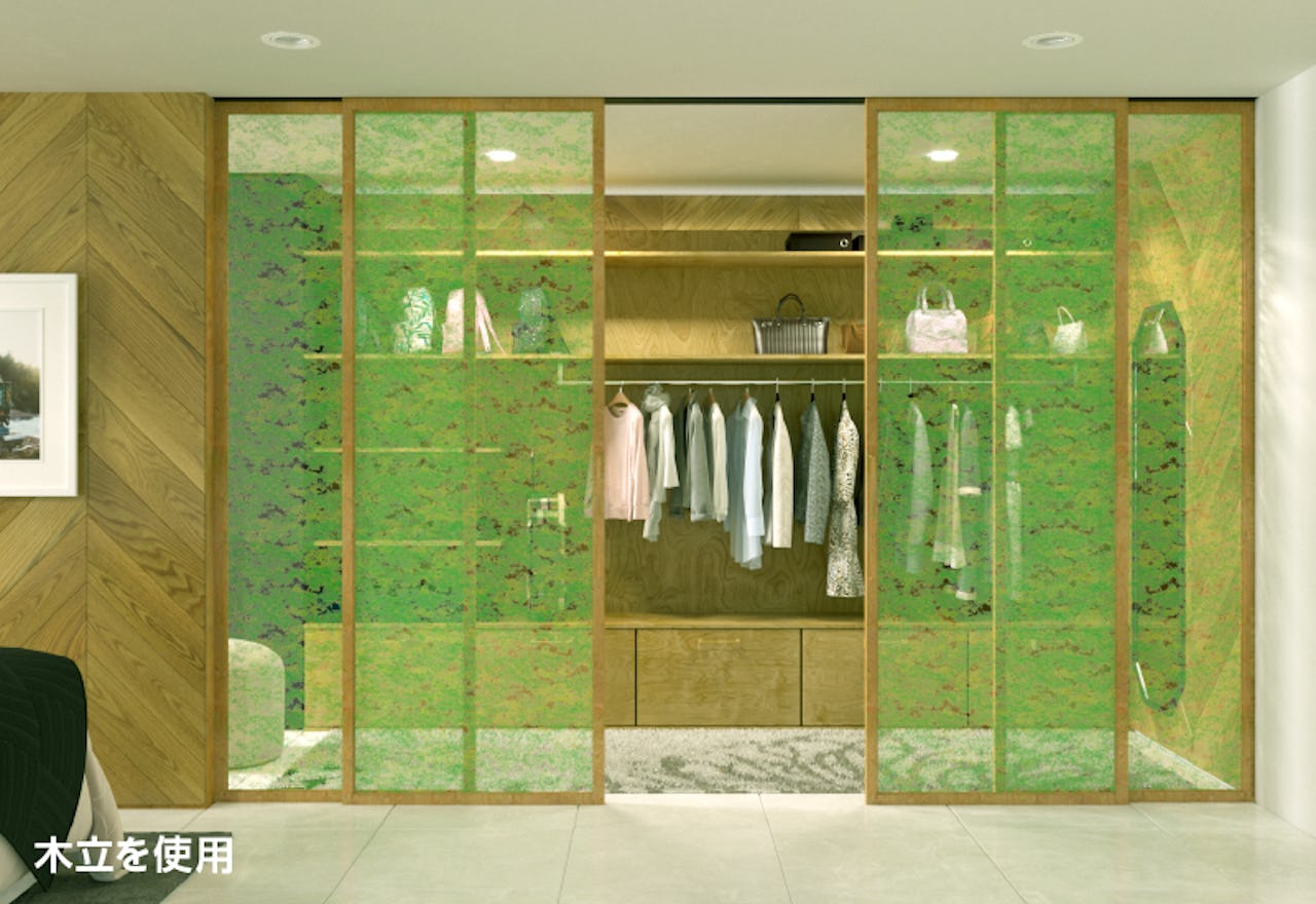 ウォークインクローゼットに草木の模様が入った「デザインフィルムガラス」木立を使用した事例