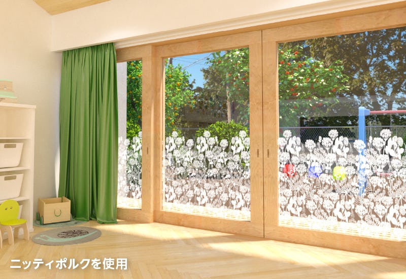 多目的ホールに花模様の「デザインフィルムガラス ニッティポルク」を使用した事例