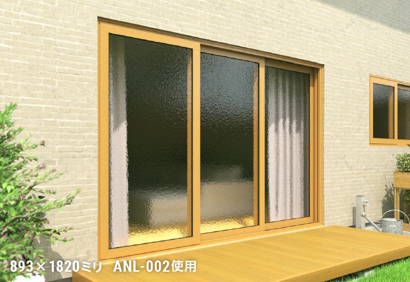 住宅の外窓にレトロな「アンティーク合わせガラス」anl-002を使用した事例