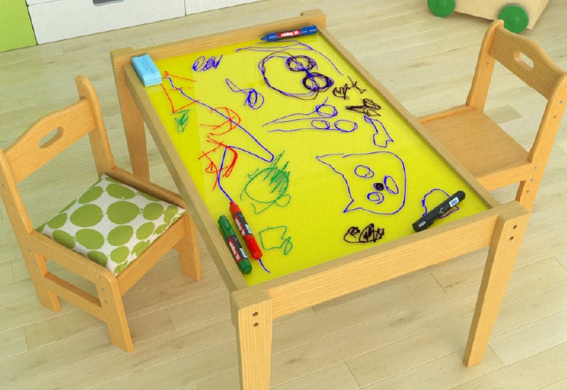 子供のお絵描きテーブルに「ホワイトボード天板」を使用した事例
