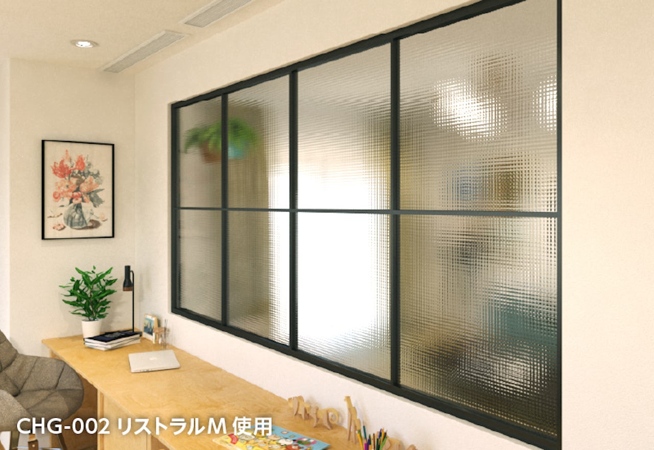 室内窓としてチェッカーガラスを使用したアイアン窓の事例
