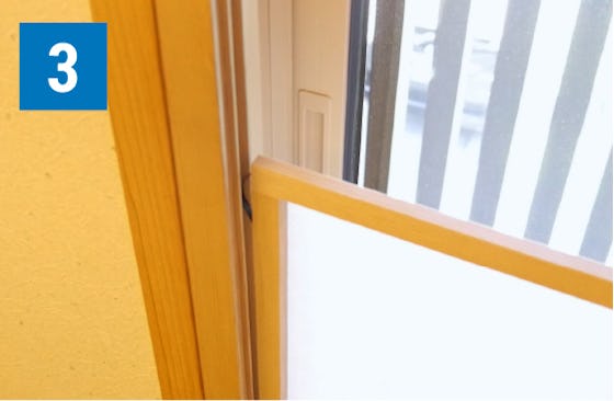 「和紙障子内窓」の施工方法③/奥側の障子を取り付ける