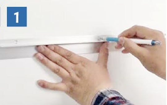 アルミウォールシェルフの施工方法①レールを取り付ける位置に印を付ける