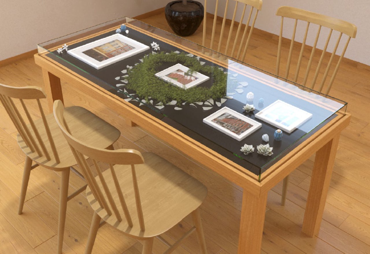 ダイニングテーブルに、「オーダーメイドできるガラスショーケース」を使用した事例
