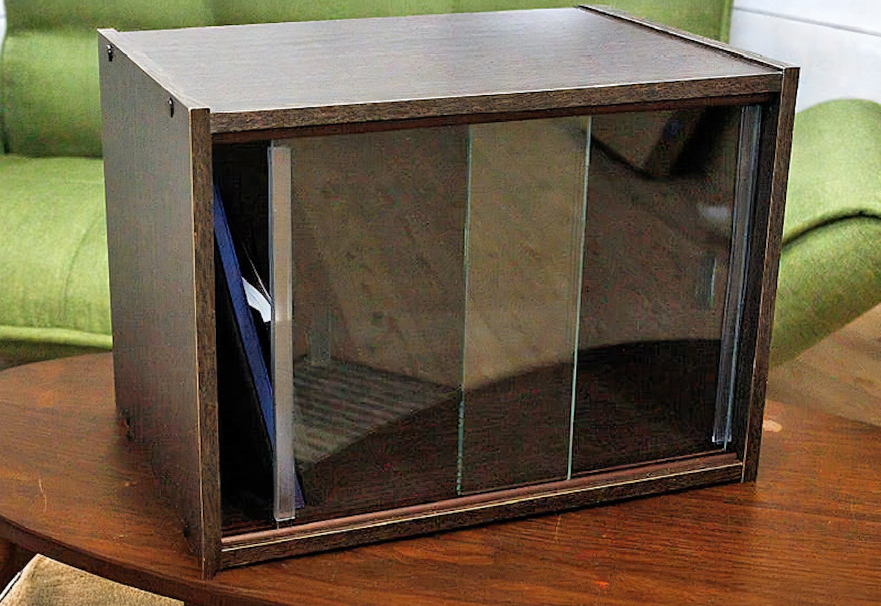 ガラス引き戸にガラス破損止め「ソフトクッション」を使用した事例