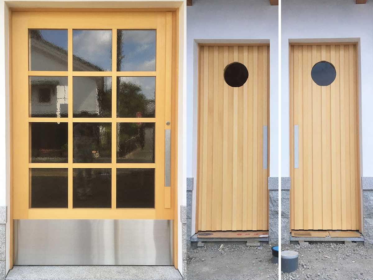 新築のドア窓に使用した「カラードアンティーク」
