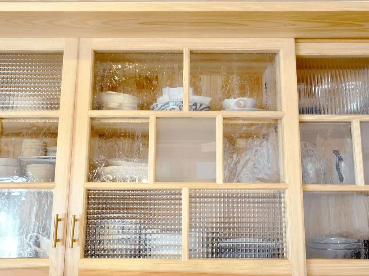 食器棚の扉に使用された人気デザインガラス3種類-2
