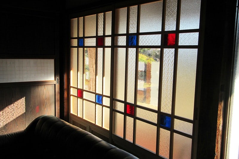 レトロな窓ガラスに使用したデザインガラス-2