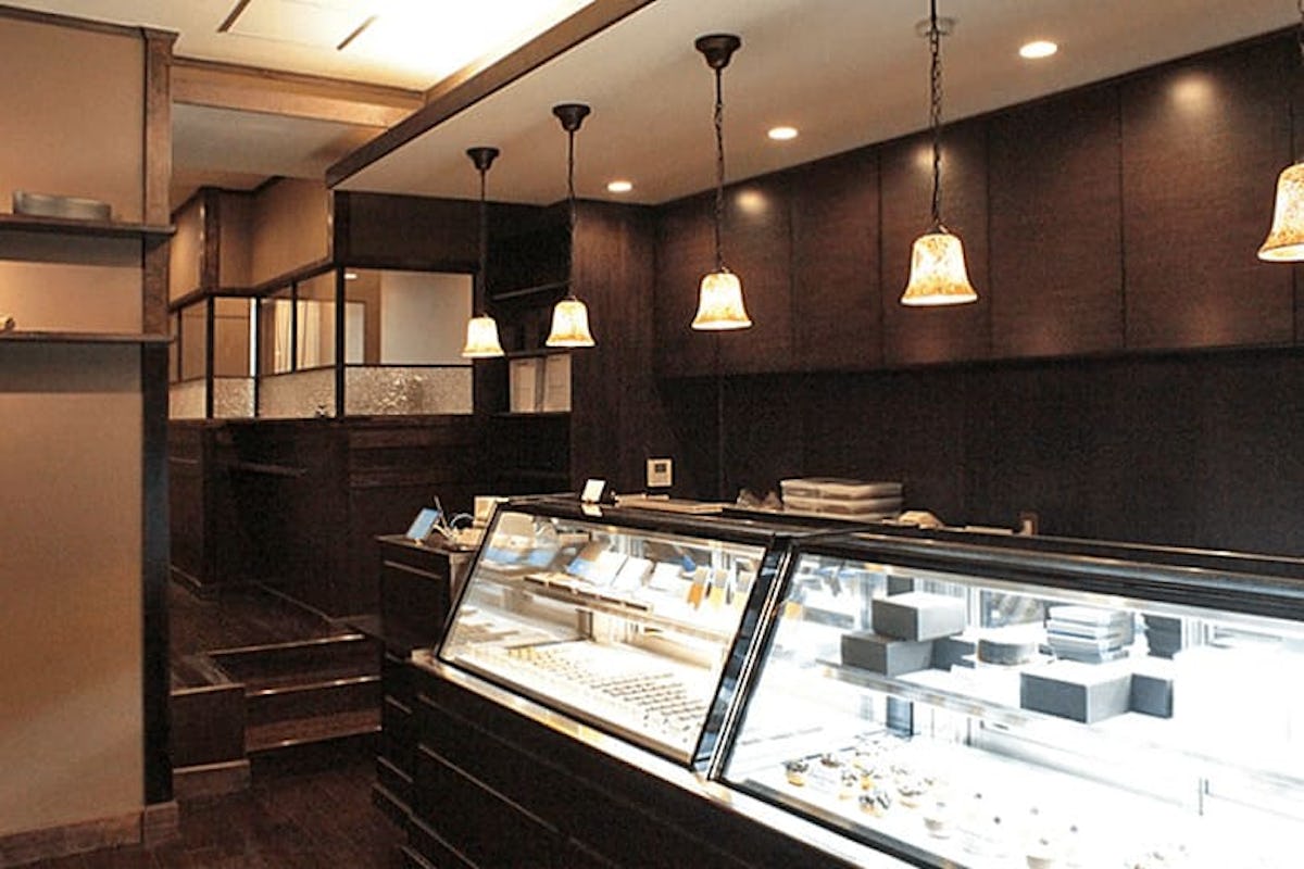 店舗の装飾に使用した「アブストラクト(クリア)」-1