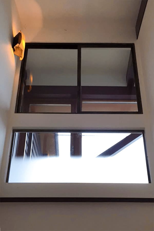 引違窓とFIX窓に使用したフロストガラス グラデーション
