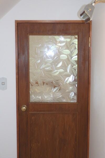 ドア窓に使用した型板ガラス リーフ