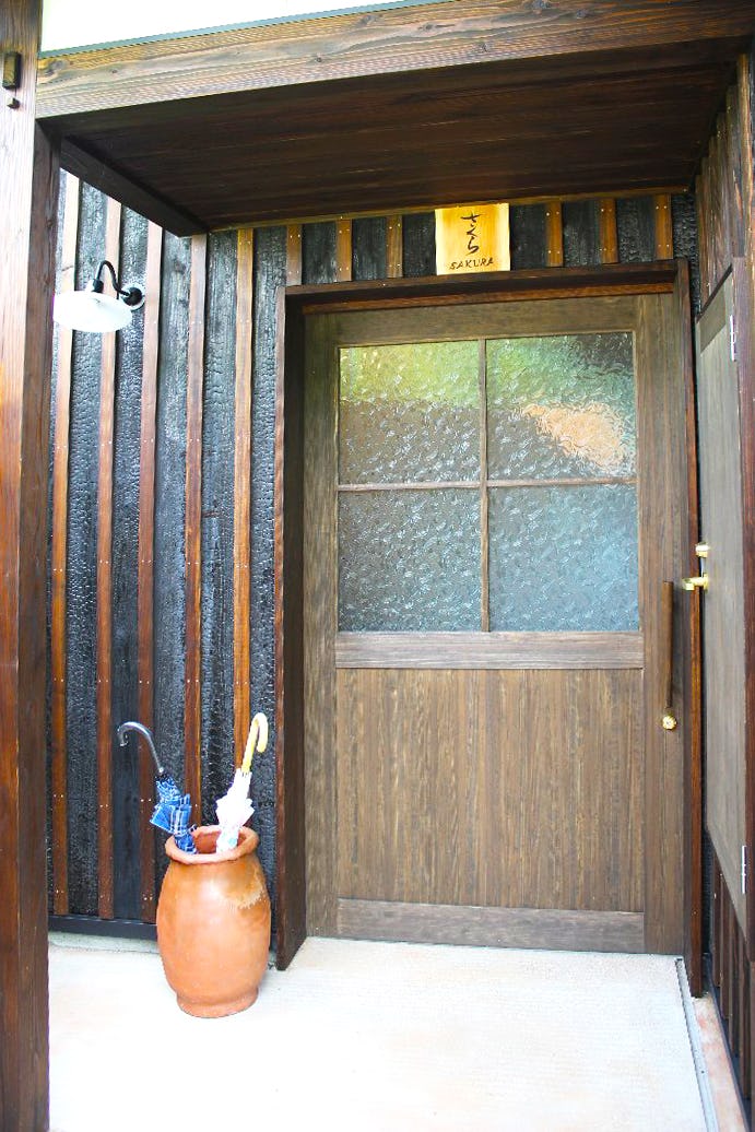 ドア窓に使用した「昭和型板ガラス(らんまん)」-1