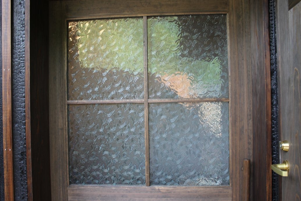 ドア窓に使用した「昭和型板ガラス(らんまん)」-2