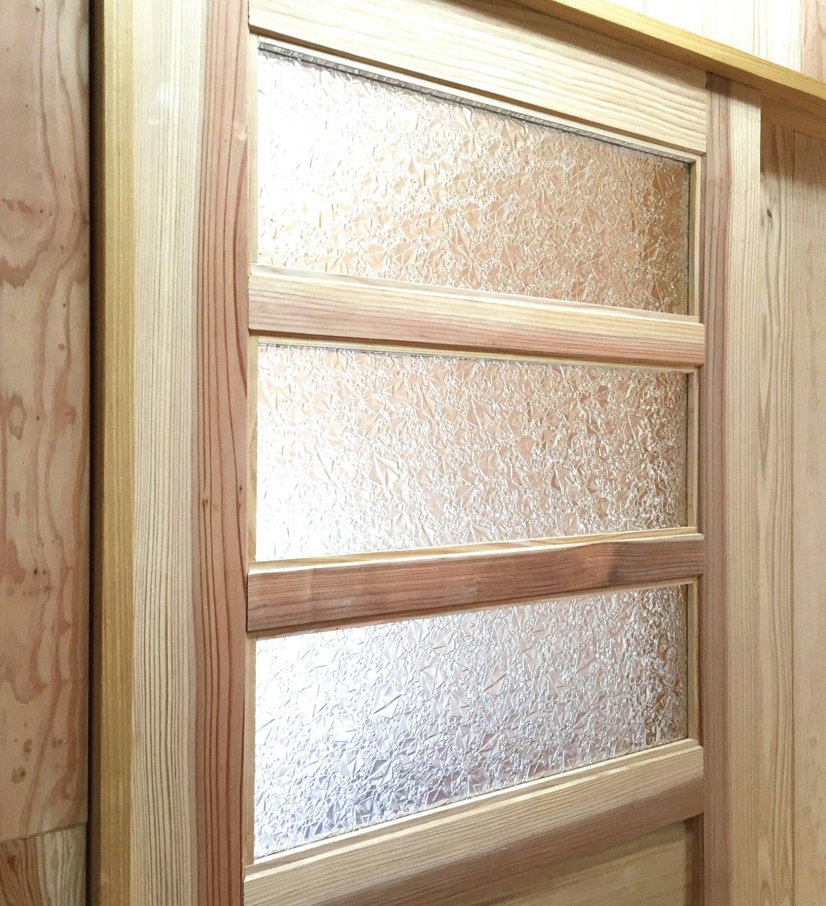 ドア窓に使用した昭和型板ガラス(トライアングル)
