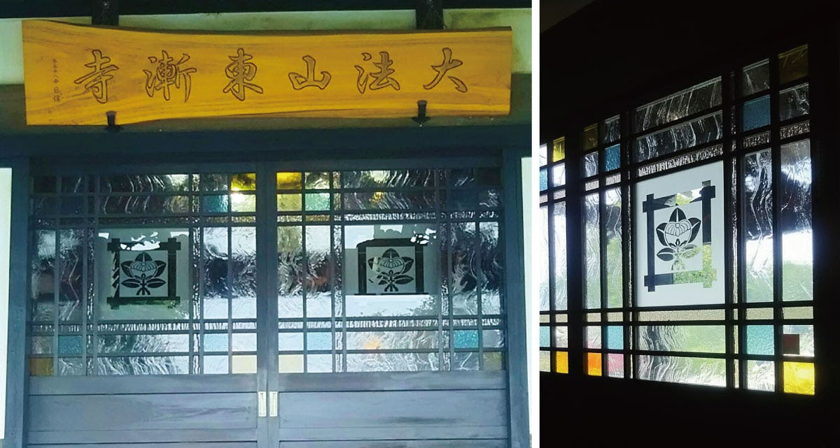お寺の窓に使用したデザインガラス-1