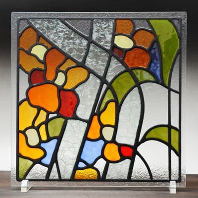 ナチュラルな玄関にマッチ！花柄のステンドグラスを使用した事例