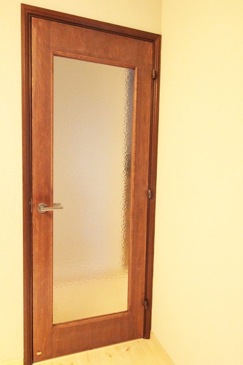 住居の室内ドアに「SAG-022 キャセドラルMIN(クリア)」を設置した事例