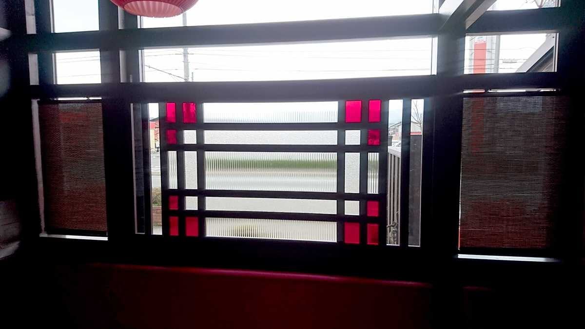 居酒屋の窓に使用したデザインガラス