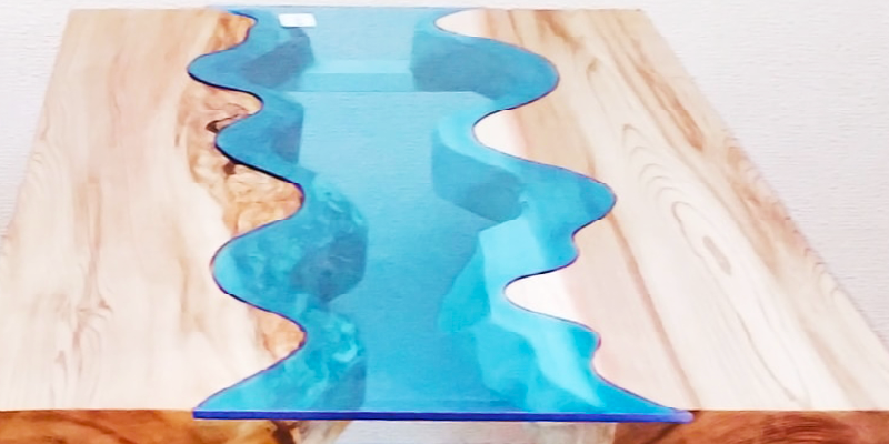 ガラスで川を表現！テーブルに「カラークリアガラス」を使用した事例(埼玉県三郷市 G様)