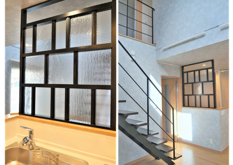 住宅のおしゃれなガラスパーテーション／デザイン例①キッチンとリビングの仕切り／4種類のデザインガラスを使用