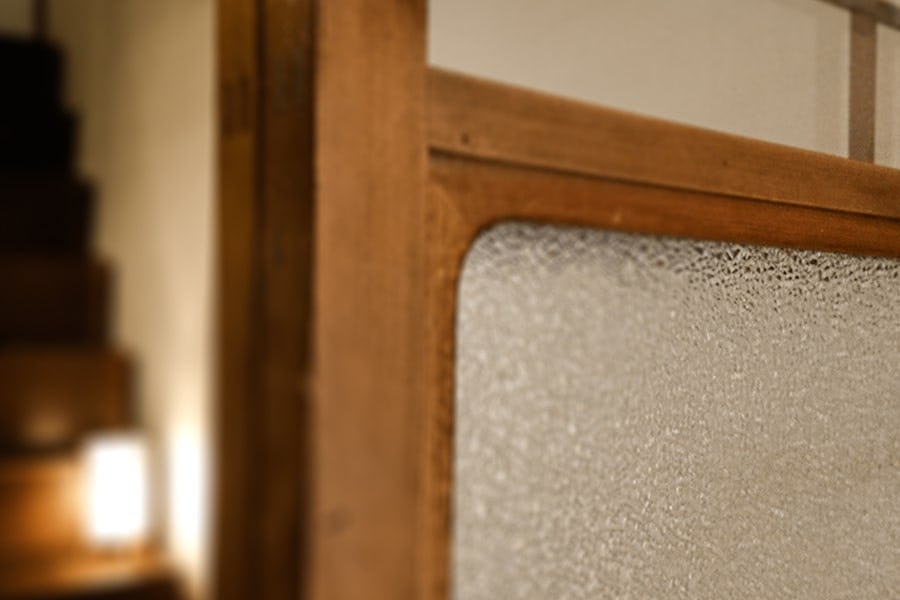昭和型板ガラス／和室の引き戸／レトロ・アンティーク・和風なカフェの内装(2)