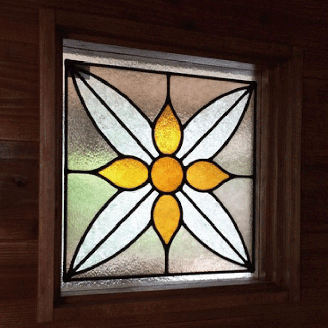 ステンドグラス「スクウェア」シリーズの「アルモニ」